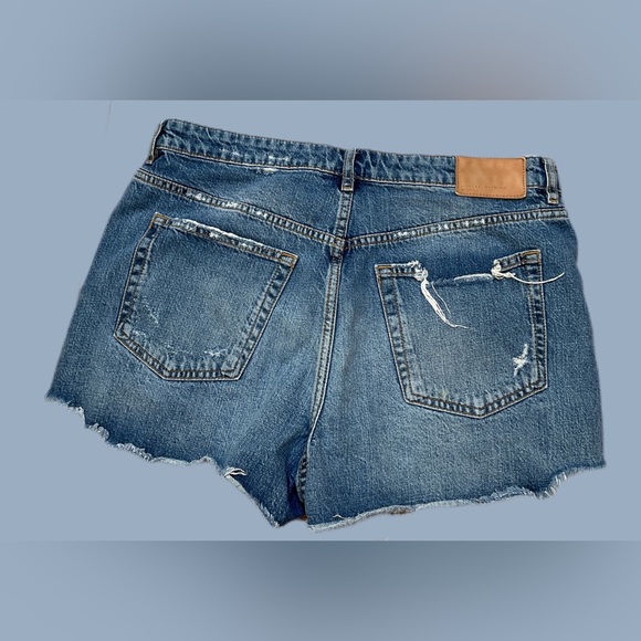 Zara jean cut off shorts. Size 12. - Picture 2 of 2
